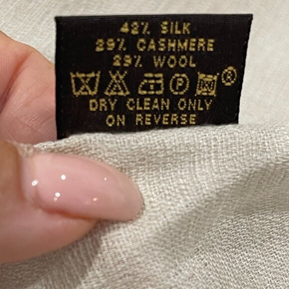 Louis Vuitton Scarf/Shawl Large Preloved (C44712) - Picture 5 of 6